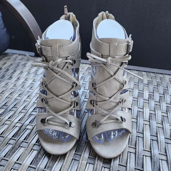 NWOT  GRAY OPEN TOE STRAPPY ZIP UP CAGE STYLE ANKLE BOOTS BY PAPRIKA - S… - Picture 2 of 7